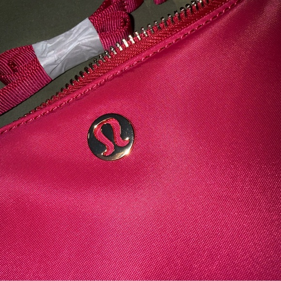 Lulu Lemon City Essentials Mini Shoulder Bag 1L - Picture 13 of 13